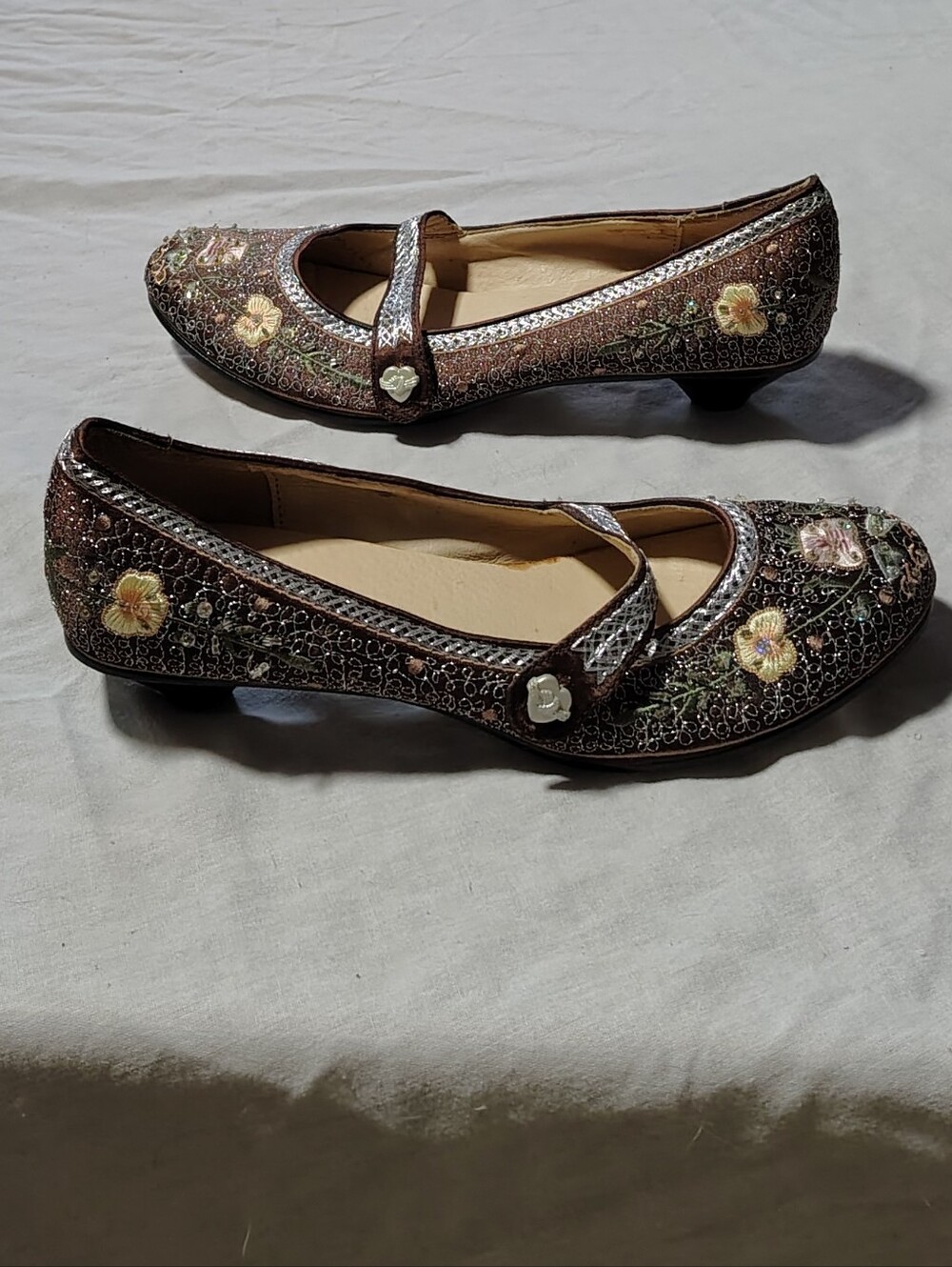 Ladies Size 8.5 Embroidered Floral Fairy Pixie Elf Princess Mary Jane Flats
